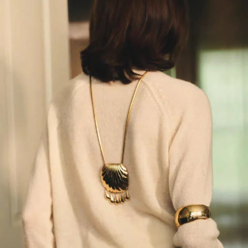 High quality metal shell water drop pendant necklace high-grade back chain cross-body accessories fashion jewelry for women