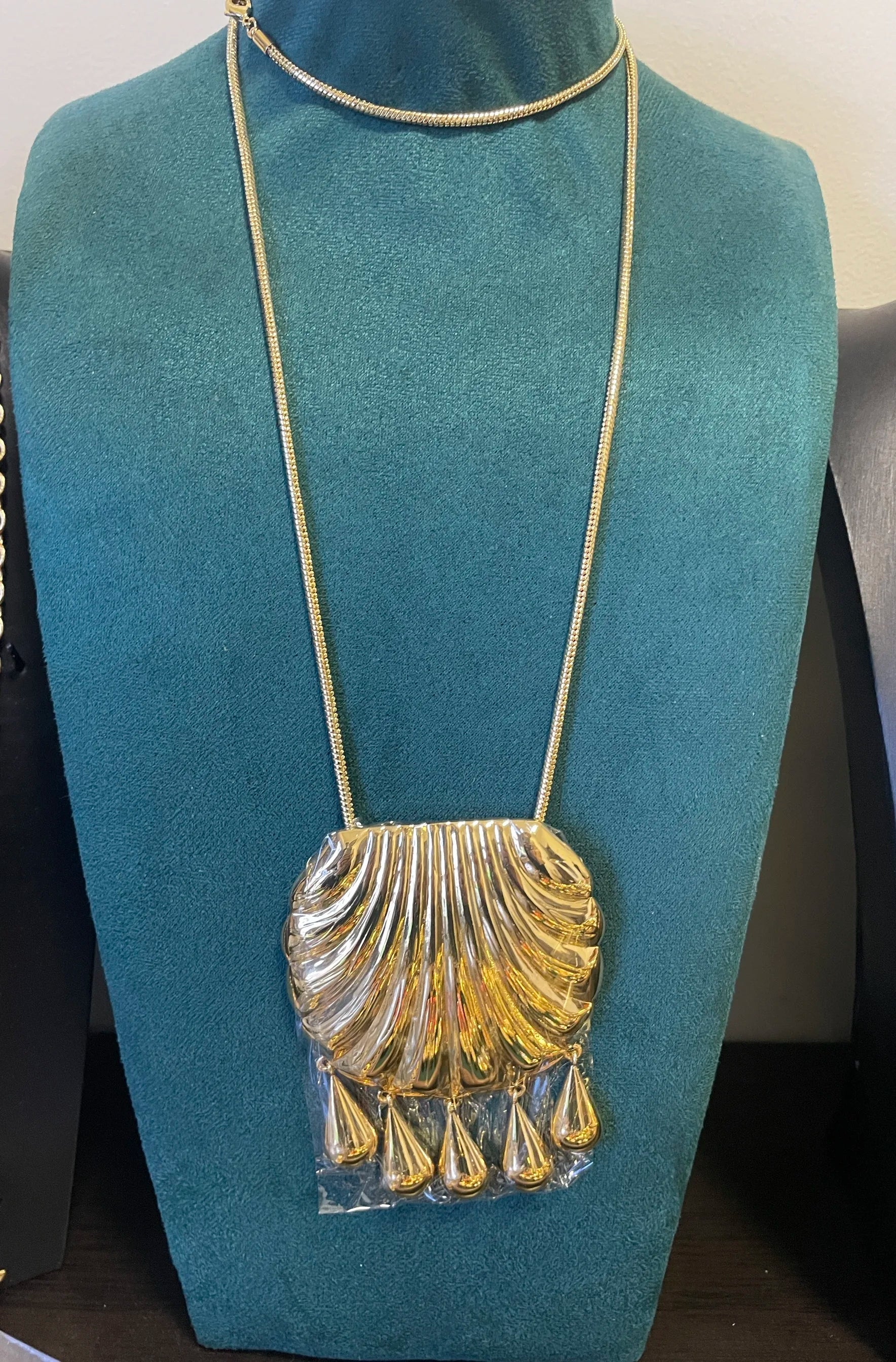 High quality metal shell water drop pendant necklace high-grade back chain cross-body accessories fashion jewelry for women